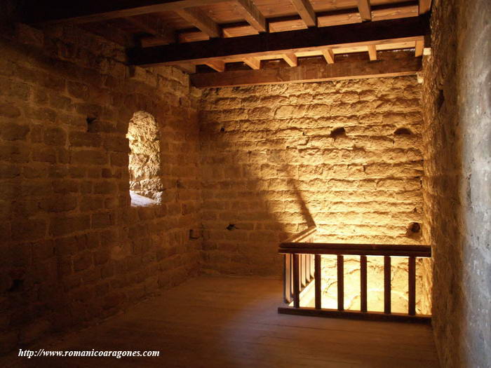 INTERIOR TORRE DE LA REINA: SAETERAS